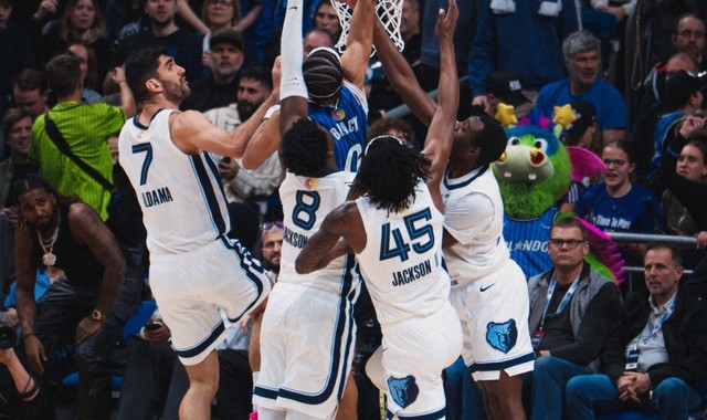 开云-快攻反击中一打四！隔扣四名防守人！NBA年度最佳扣篮来了！