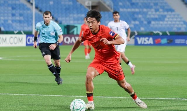开云-李镇全现身上海获国足补招 邵二期中场恐推倒重来